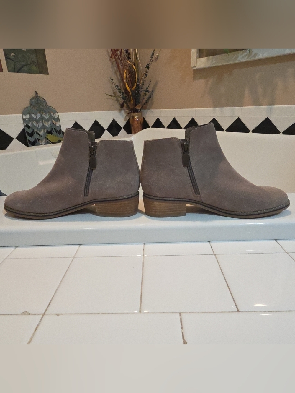 Blondo Women’s Liam Waterproof Booties Taupe Suede Boots Size 8.5 M Side Zippers - Picture 5 of 8